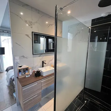 Moderne Avec Piscine Et Cuisine Exterieure Villa *