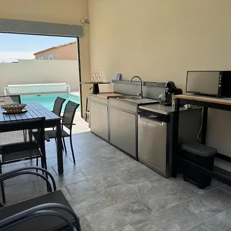 Moderne Avec Piscine Et Cuisine Exterieure *