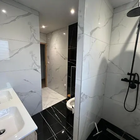 Moderne Avec Piscine Et Cuisine Exterieure Willa