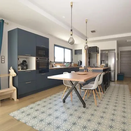 Moderne Avec Piscine Et Cuisine Exterieure Villa *