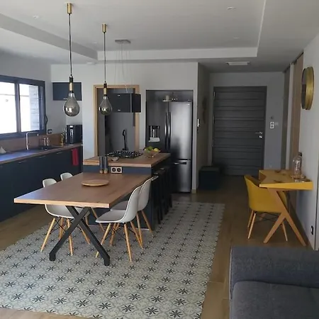 Villa Moderne Avec Piscine Et Cuisine Exterieure *