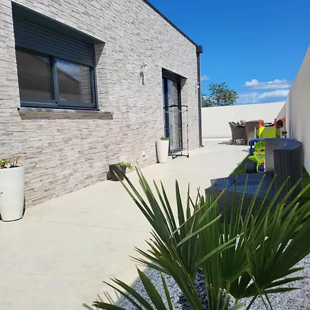 Moderne Avec Piscine Et Cuisine Exterieure