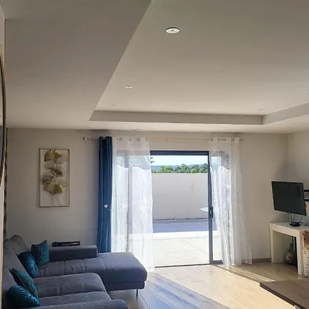 Moderne Avec Piscine Et Cuisine Exterieure Saint-Nazaire-d'Aude