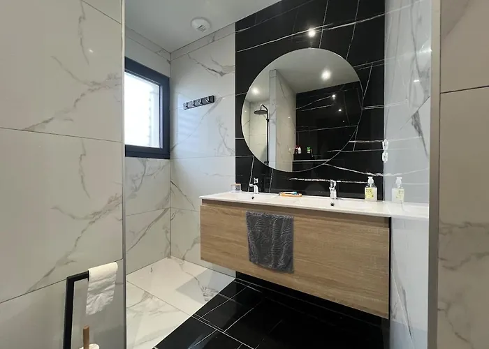 Moderne Avec Piscine Et Cuisine Exterieure Villa *