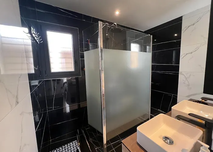 Moderne Avec Piscine Et Cuisine Exterieure Villa *