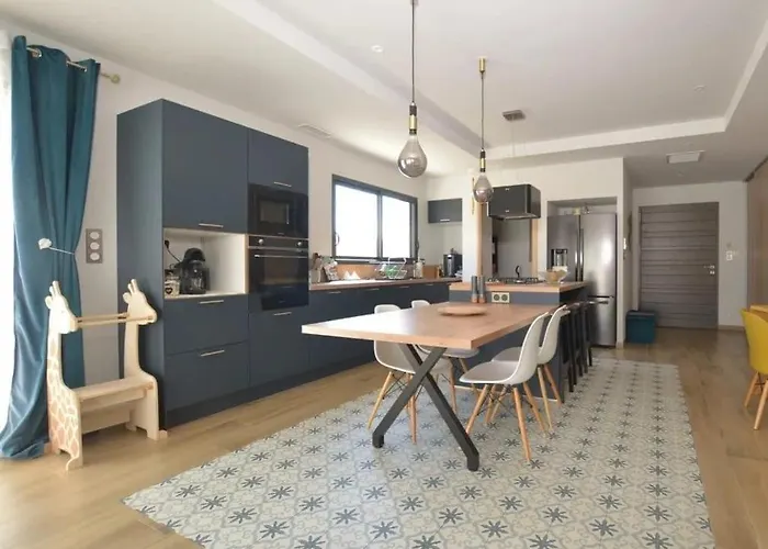 Moderne Avec Piscine Et Cuisine Exterieure Villa *